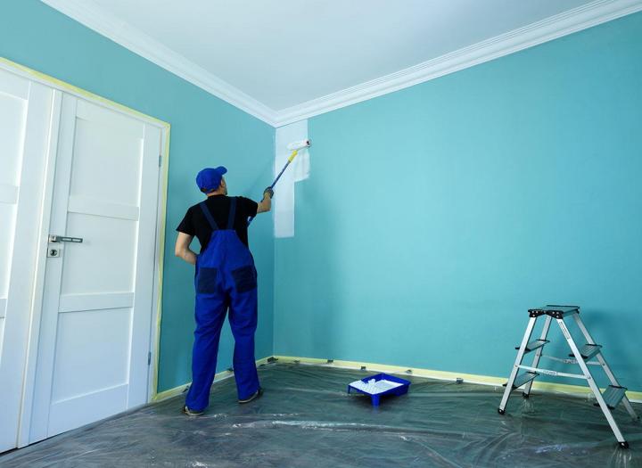 Application de peinture classique ou décorative en intérieur